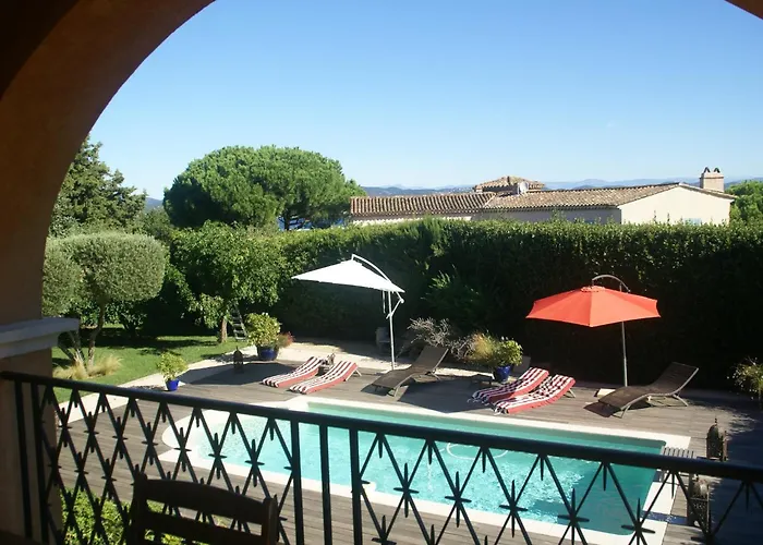 In Near Beaches & Pool Semesterbostad